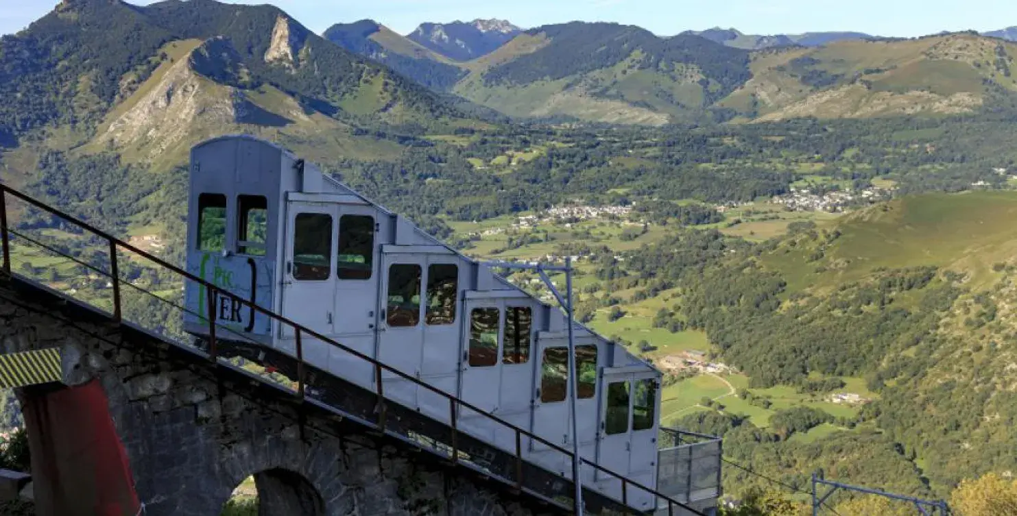  Hotel Astrid Lourdes le funiculaire du pic du Jer