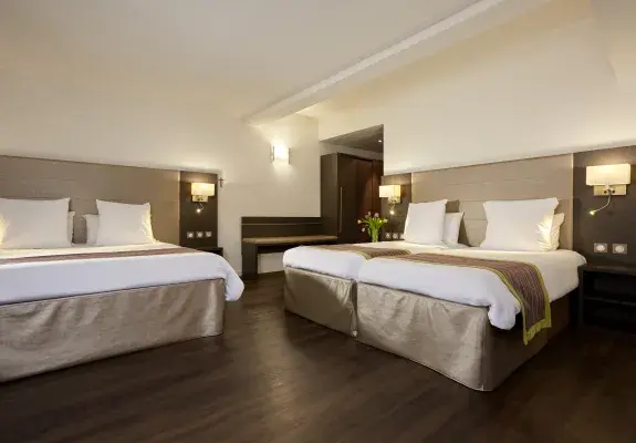  Hotel Astrid Lourdes Chambre quadruple