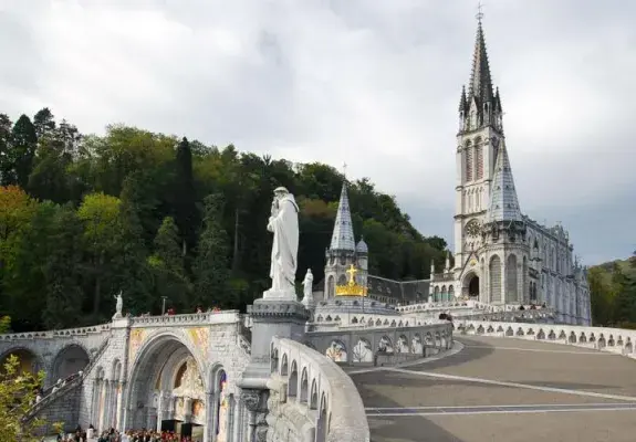 Hotel Astrid Lourdes A Basílica Superior