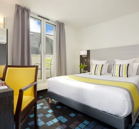  Hotel Astrid Lourdes Quarto Duplo Deluxe do Hotel Astrid Lourdes, a poucos passos da Gruta