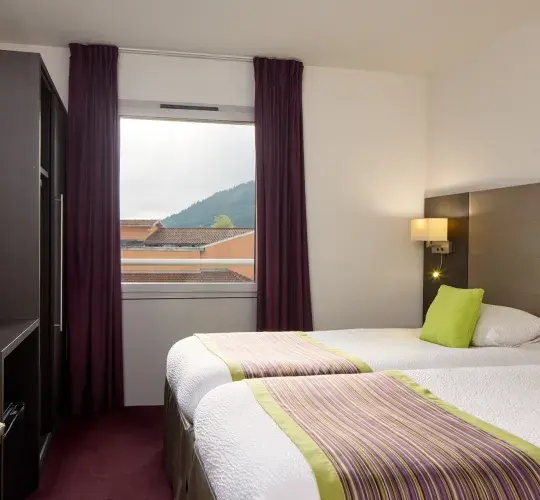  Hotel Astrid Lourdes 2 quartos comunicantes Conforto Hotel Astrid Lourdes preto da Gruta