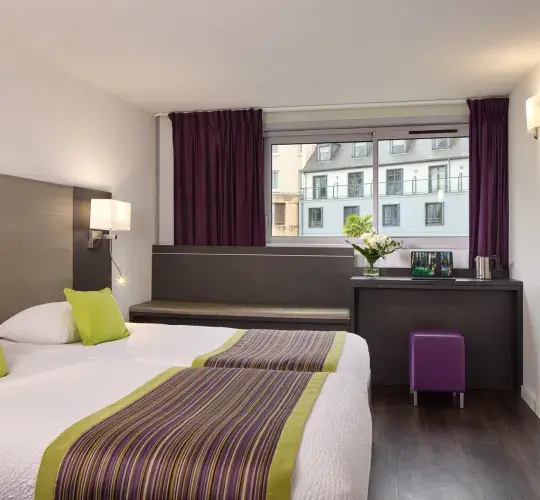  Hotel Astrid Lourdes chambre adaptee personne mobilite reduite