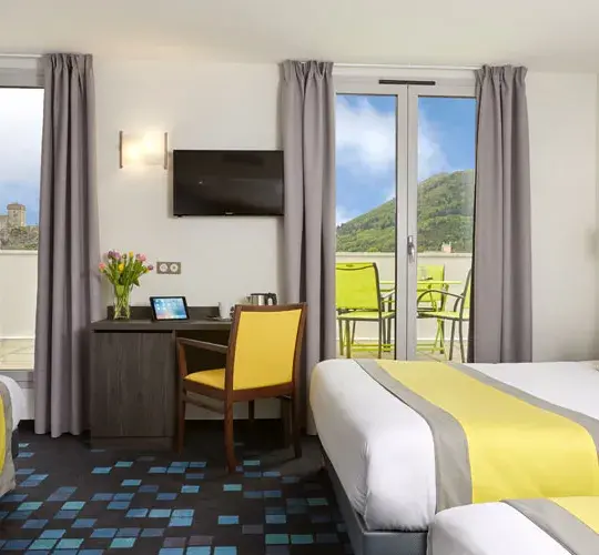  Hotel Astrid Lourdes chambre familiale