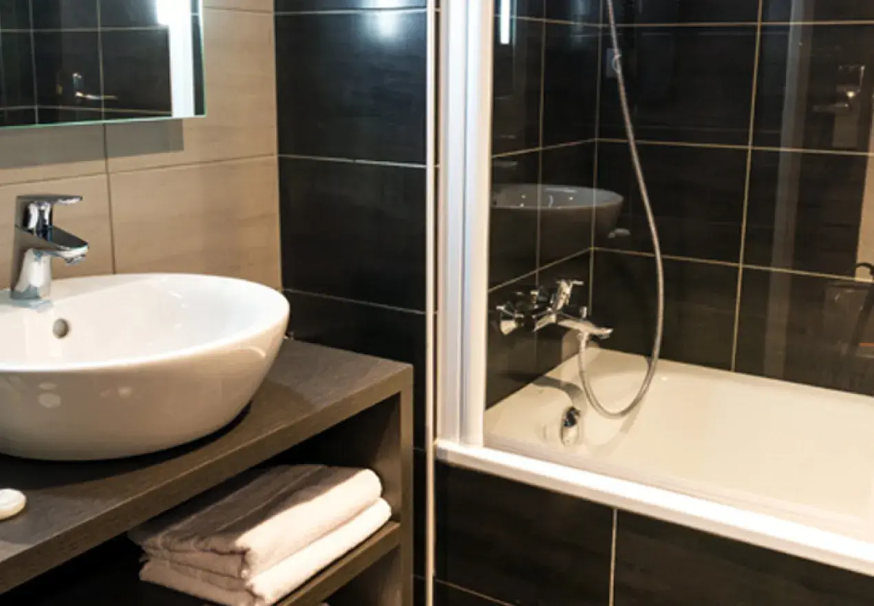  Hotel Astrid Lourdes Salle de bains avec baignoire