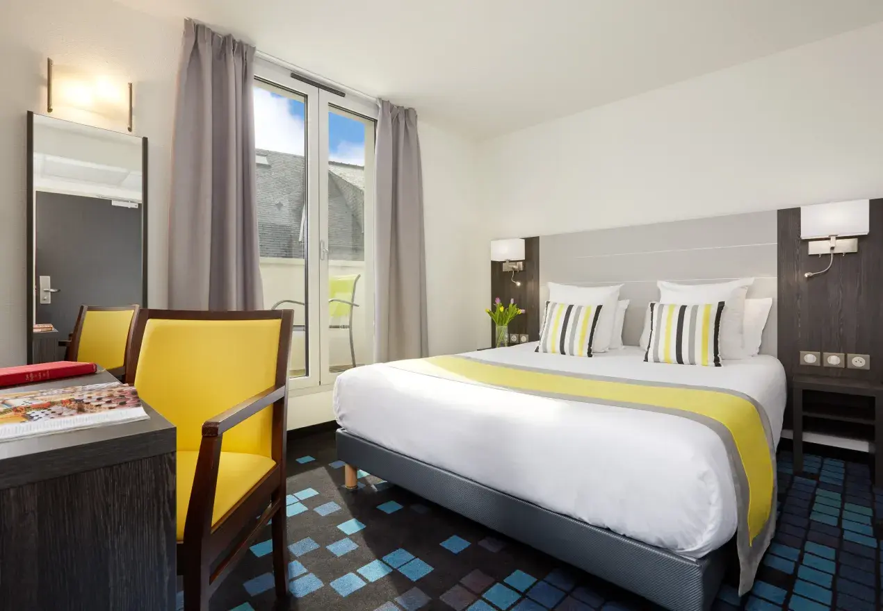  Hotel Astrid Lourdes Quarto Duplo Deluxe do Hotel Astrid Lourdes, a poucos passos da Gruta