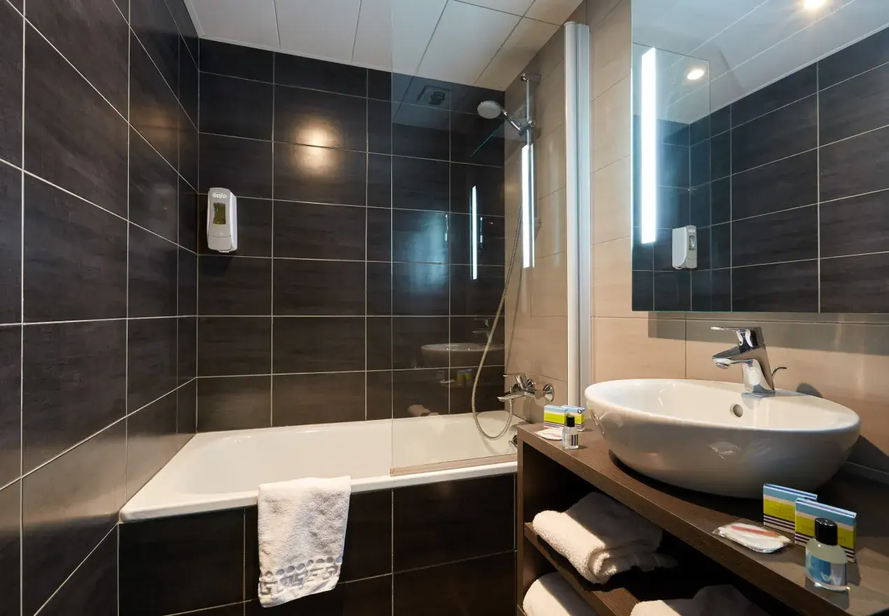  Hotel Astrid Lourdes 2 quartos comunicantes Conforto Hotel Astrid Lourdes preto da Gruta