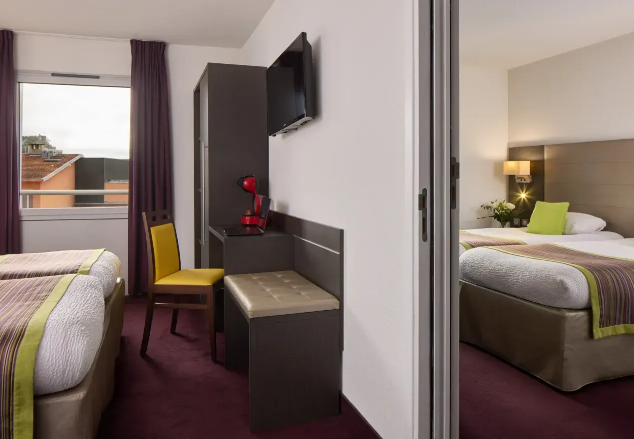  Hotel Astrid Lourdes Dois quartos Deluxe comunicantes hotel Astrid Lourdes preto Grota