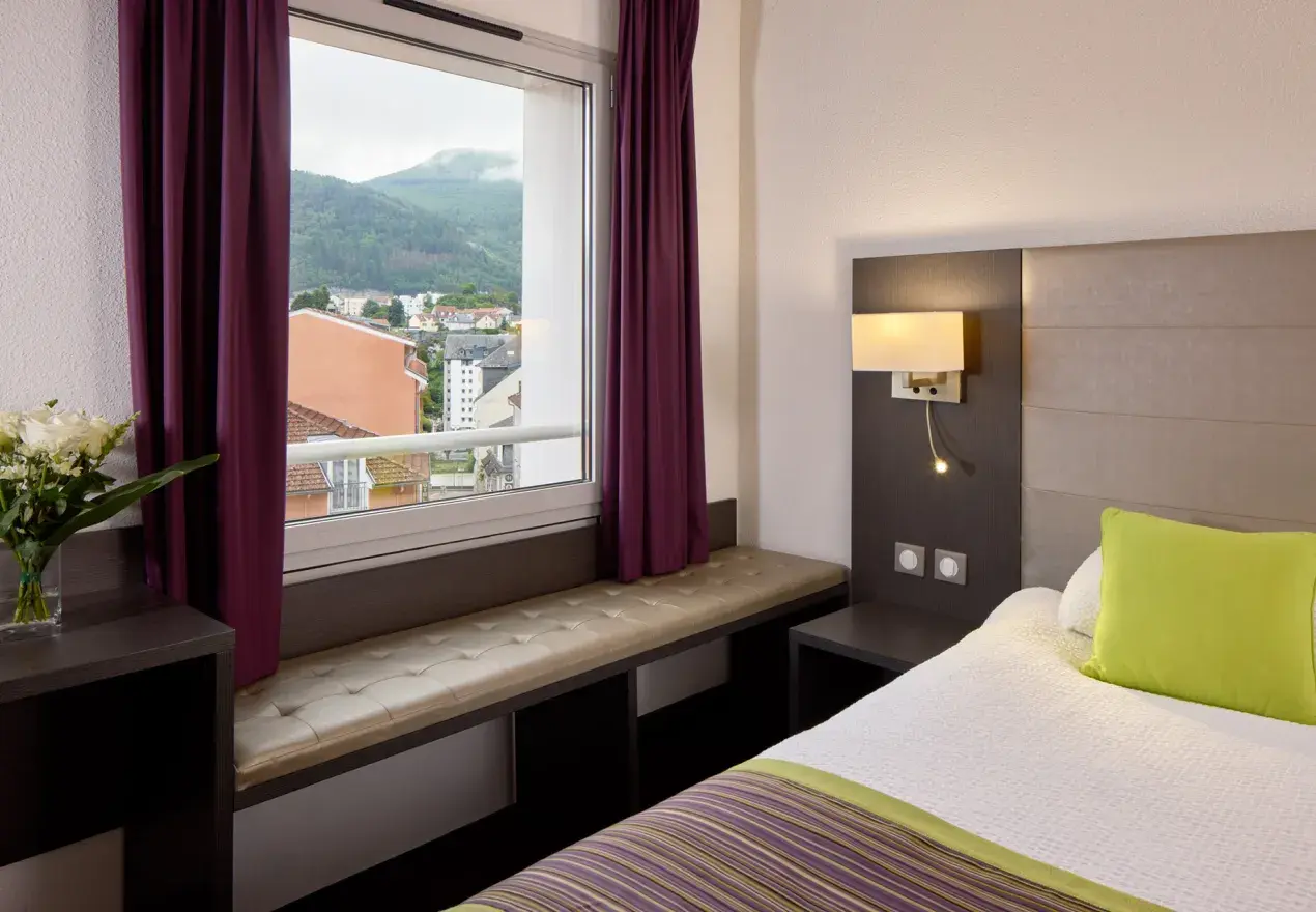  Hotel Astrid Lourdes Dois quartos Deluxe comunicantes hotel Astrid Lourdes preto Grota