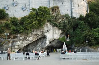 Hotel astrid Lourdes in de buurt van de grot van Massabielle