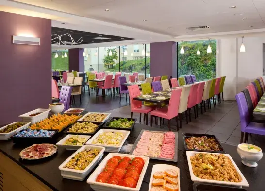  Hotel Astrid Lourdes Buffet do Belvédère perto da Gruta Hotel Astrid Lourdes