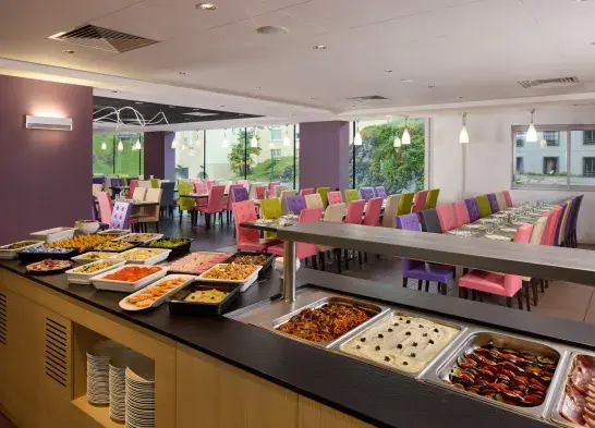 Hotel Astrid Lourdes Buffet frío y caliente en el Hotel Astrid Lourdes